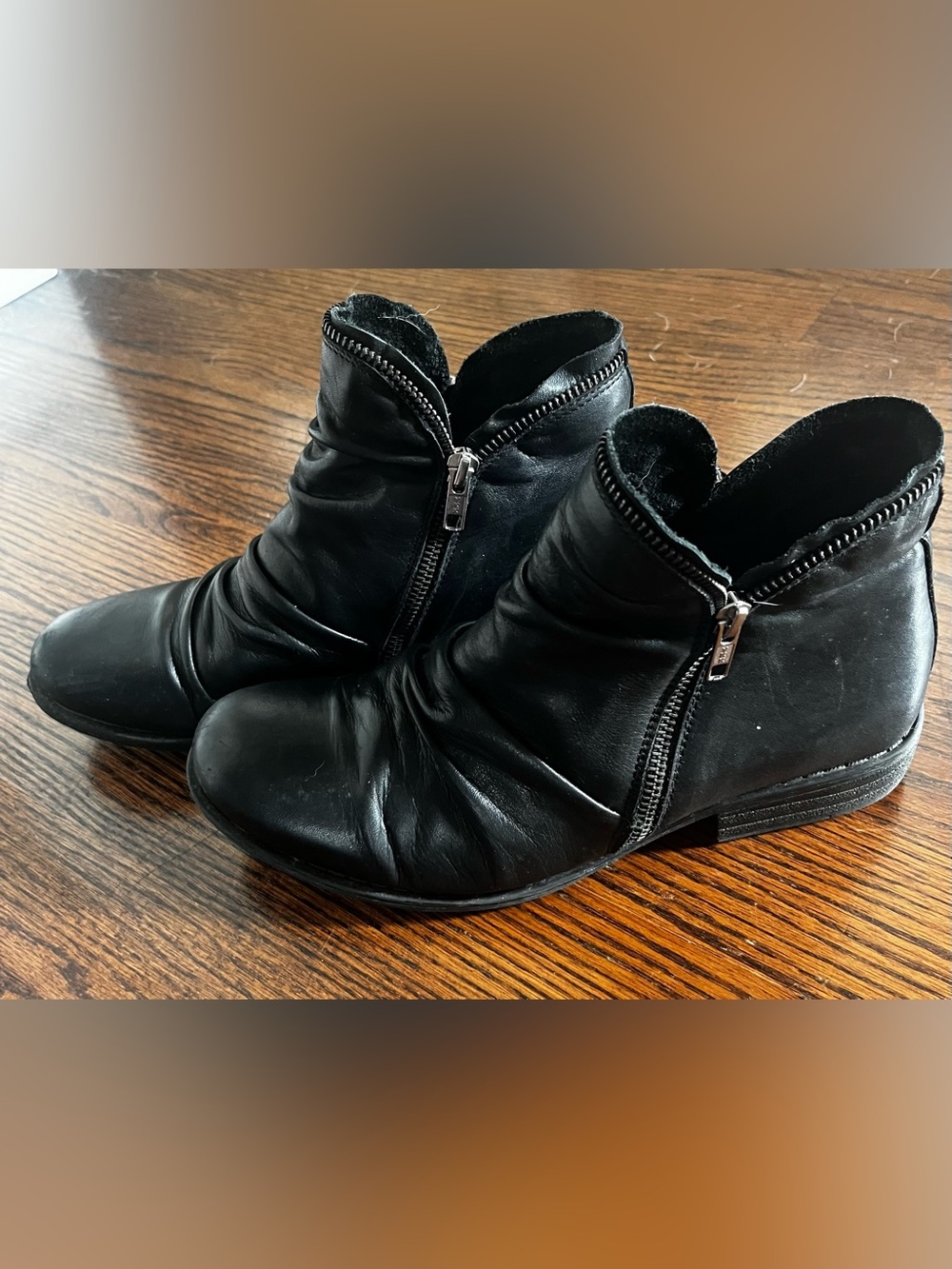 Miz Mooz NYC Black Leather Ankle Boots with Side Zippers size 9